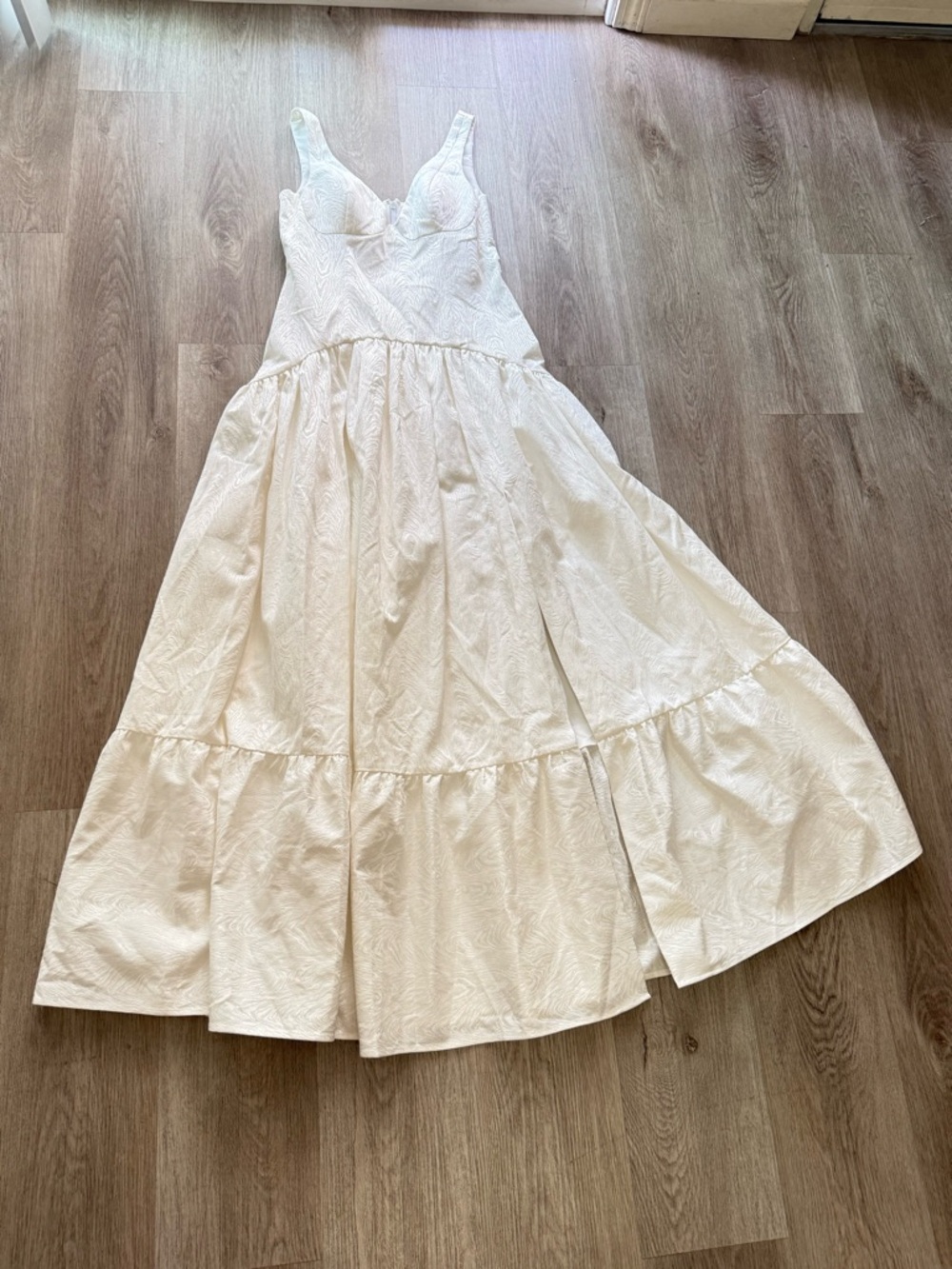 hutch barton white textured fitted bodice tiered maxi gown dress size small NEW